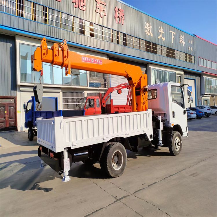 饶阳县三轮随车吊定制 农用改装机自备吊中瑞长期出售